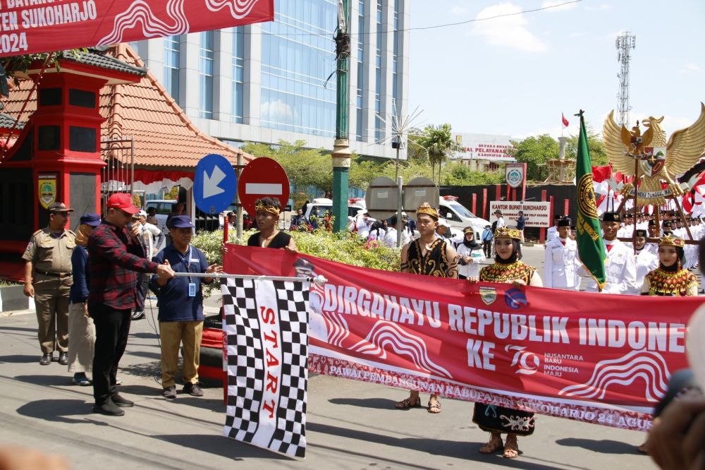 Menyerupai Kantor Hingga Naga, Mobil Hias Unik Meriahkan Pawai Pembangunan Sukoharjo 2024