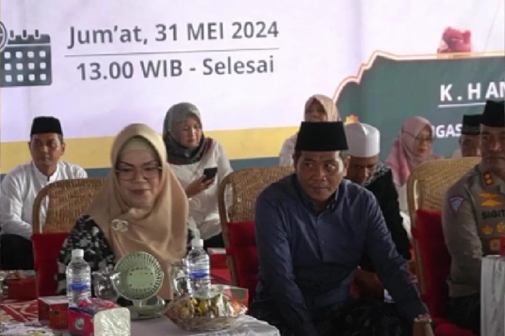 Pengajian Akbar KH Anwar Zahid dan Santunan Anak Yatim di Taman Budaya